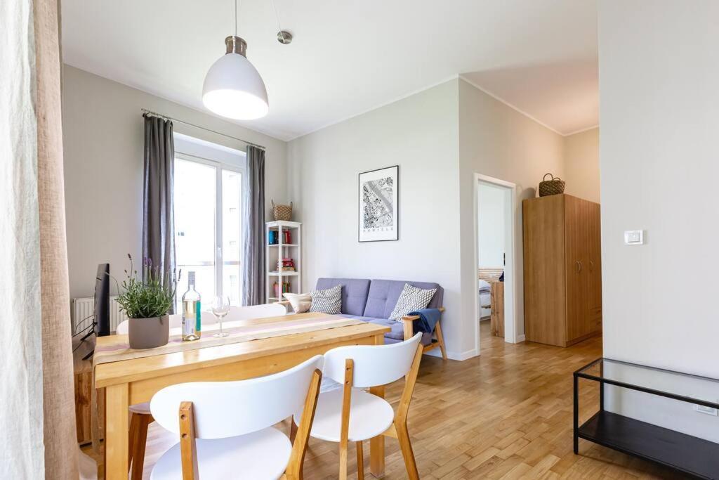 Bright And Cozy Near Park, With A Huge Terrace. Lägenhet