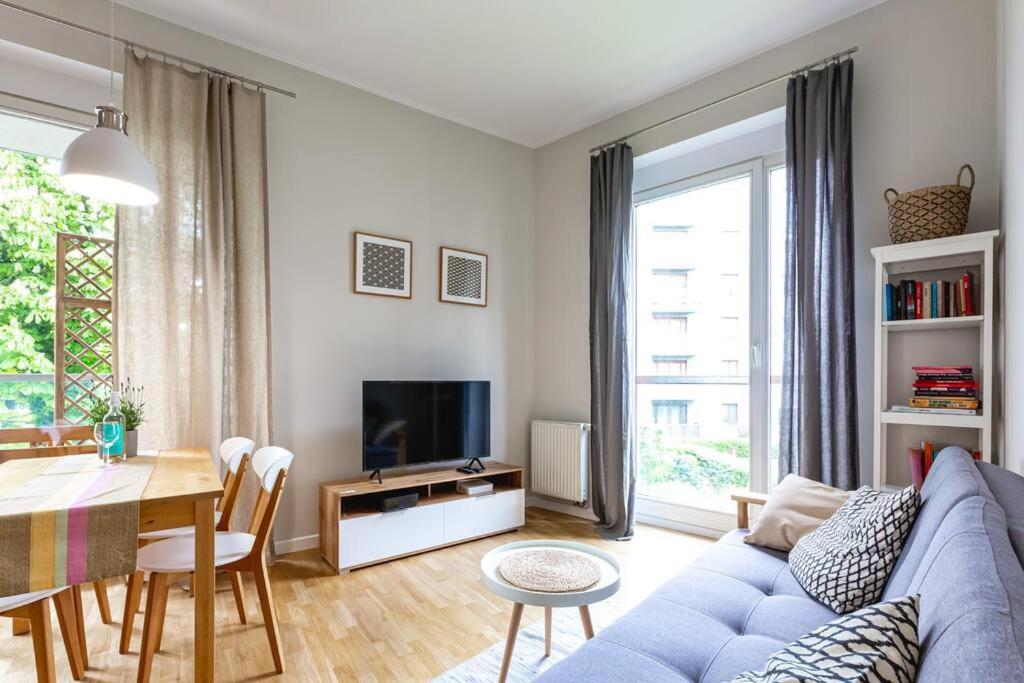 Bright And Cozy Near Park, With A Huge Terrace. * Warszawa
