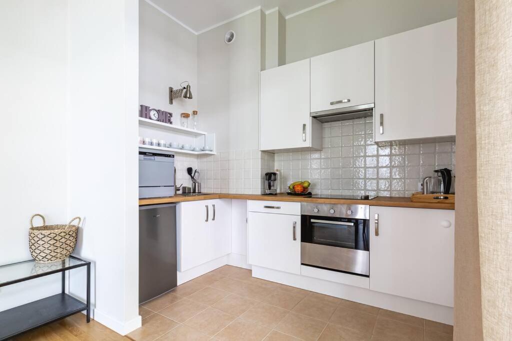 Bright And Cozy Near Park, With A Huge Terrace. * Warszawa